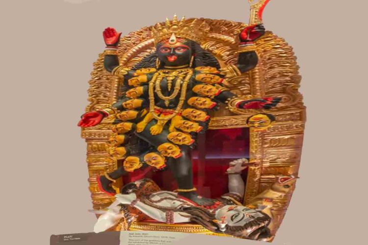 বিদেশে পাড়ি দিলো বাংলার দেবীমূর্তি