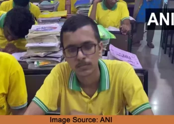 দারিদ্র্যতার সাথে লড়াই করেও জয়েন্টে ৯৯ শতাংশ দীপকের