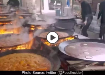 viral-South-Korea-famous-spicy-chicken-stew-viraldakbokkeumtang