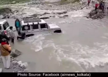 nepal-flood-bengal-travellers-stuck-86-rescued