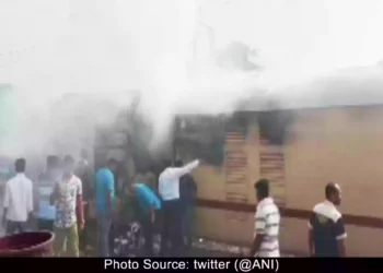 Shalimar-Express-catches-fire-near-Nashik-Maharashtra
